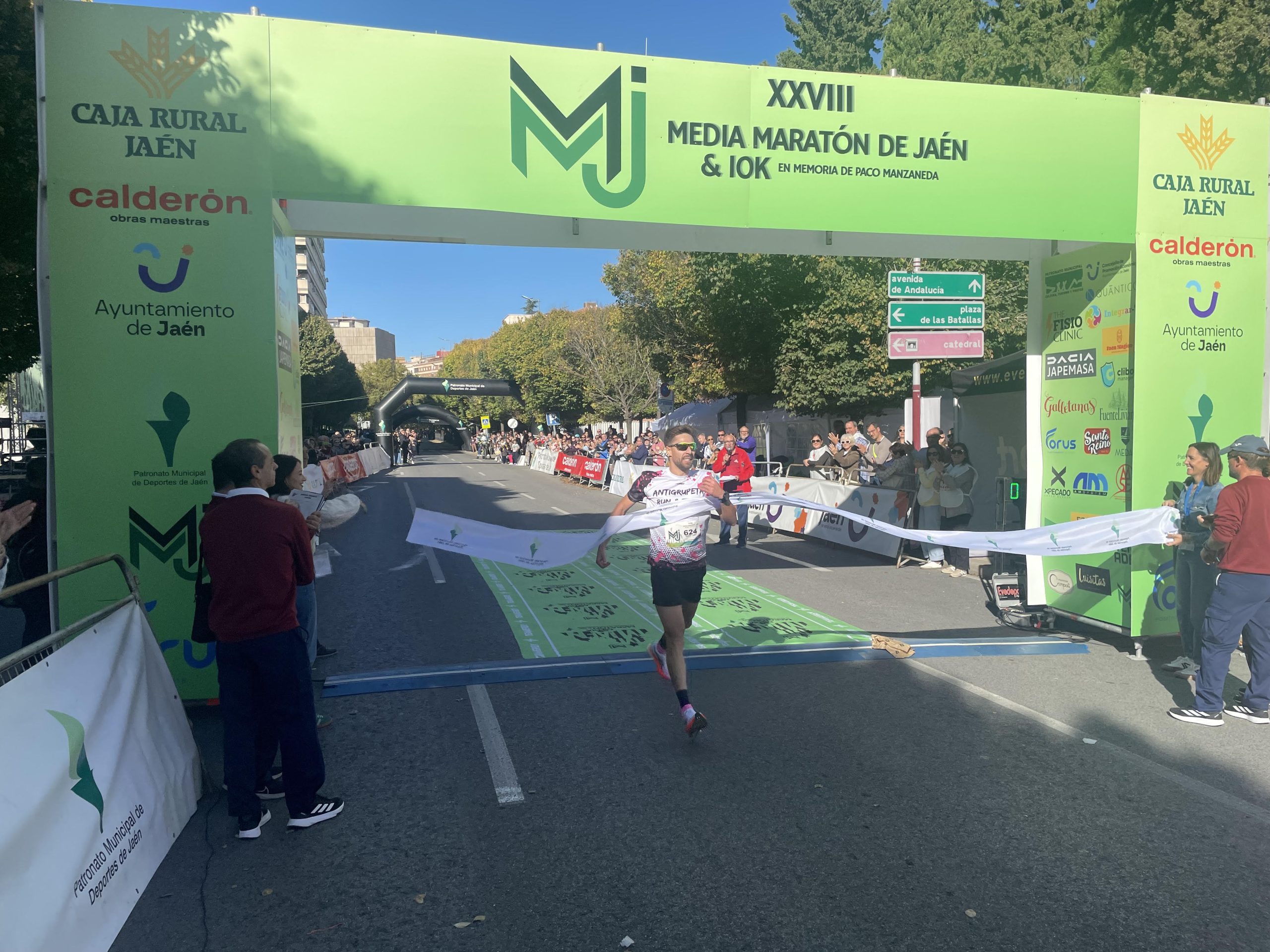 Manuel Jesús Viedma y Marta Martín se imponen en una Media Maratón “Ciudad de Jaén” en memoria de Paco Manzaneda que ha resultado un “éxito rotundo de participación y de organización”