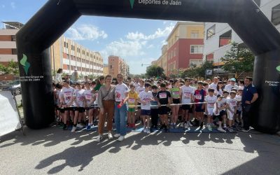 Victorias de Rafael Martínez y de Irene Aranda en la XXVIII Carrera Popular «Educación por el Deporte», que ha reunido a unos 900 corredores y corredoras