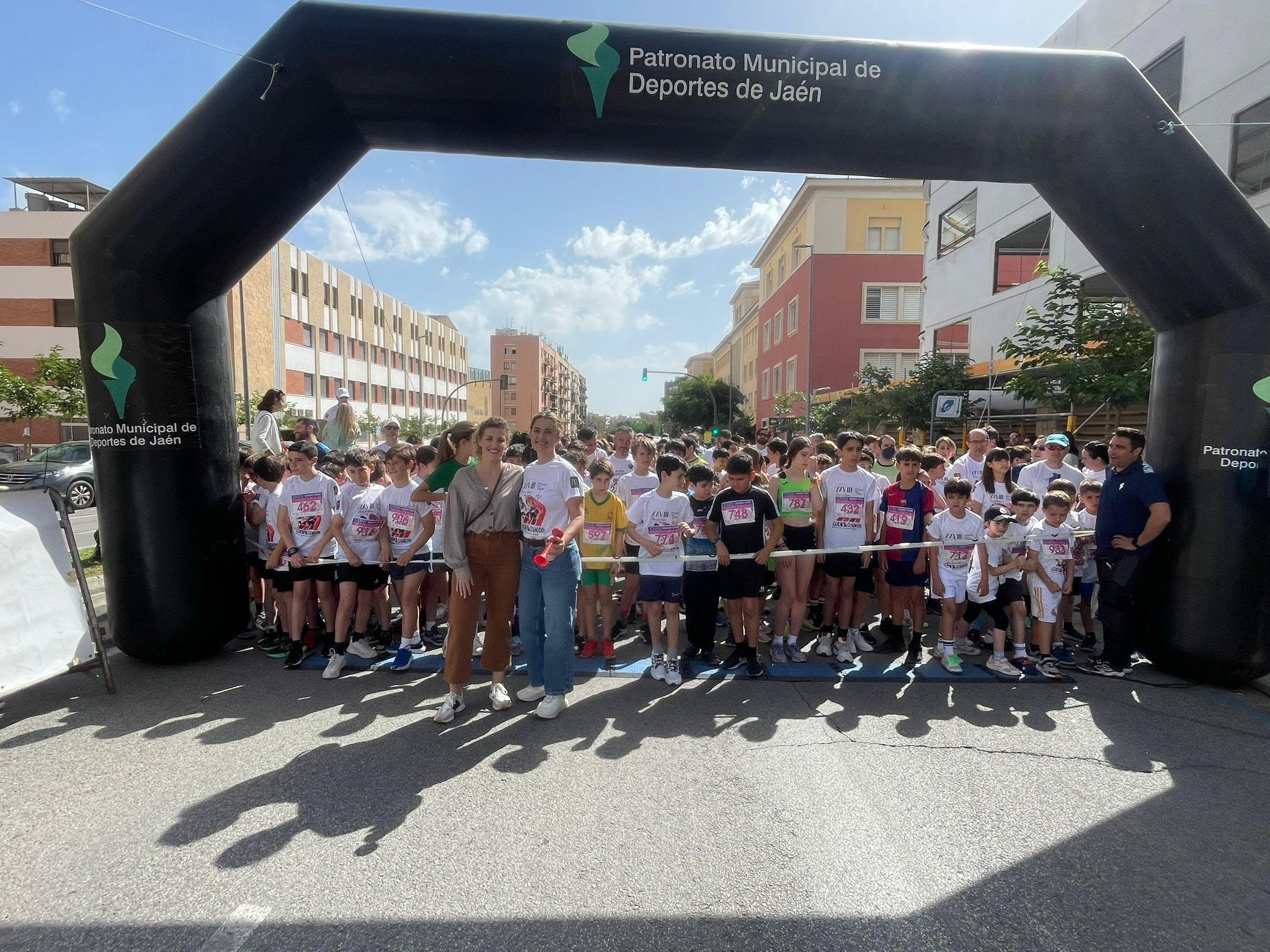 Victorias de Rafael Martínez y de Irene Aranda en la XXVIII Carrera Popular «Educación por el Deporte», que ha reunido a unos 900 corredores y corredoras