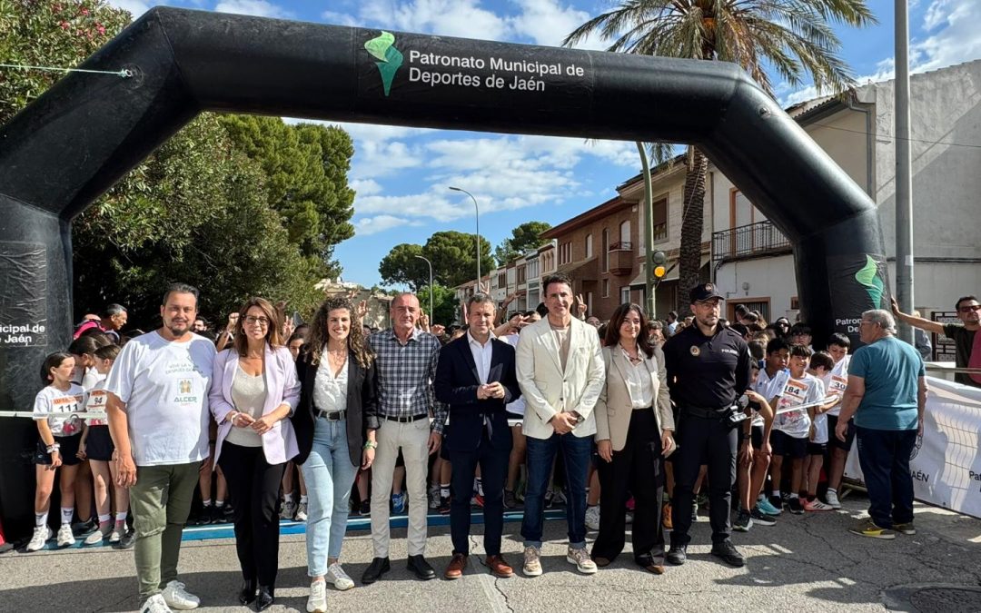 Los barrios del centro y la Zona Sur acogen con entusiasmo una nueva edición de a carrera de La Gloria organizada por el Colegio Cooperativa Andrés de Vandelvira
