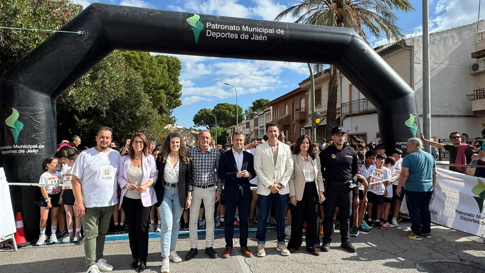 Los barrios del centro y la Zona Sur acogen con entusiasmo una nueva edición de a carrera de La Gloria organizada por el Colegio Cooperativa Andrés de Vandelvira
