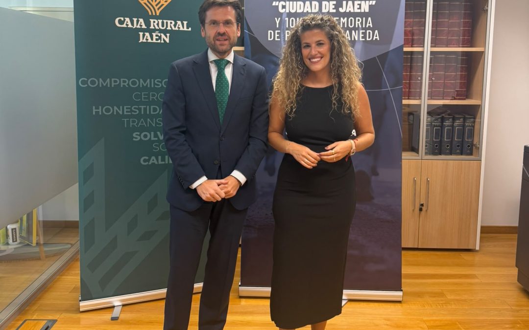 El Ayuntamiento y Caja Rural de Jaén firman el convenio mediante el cual la entidad financiera se convierte en patrocinador oficial de la Milla Urbana Internacional de Otoño Manuel Pancorbo y la Media Maratón de Jaén